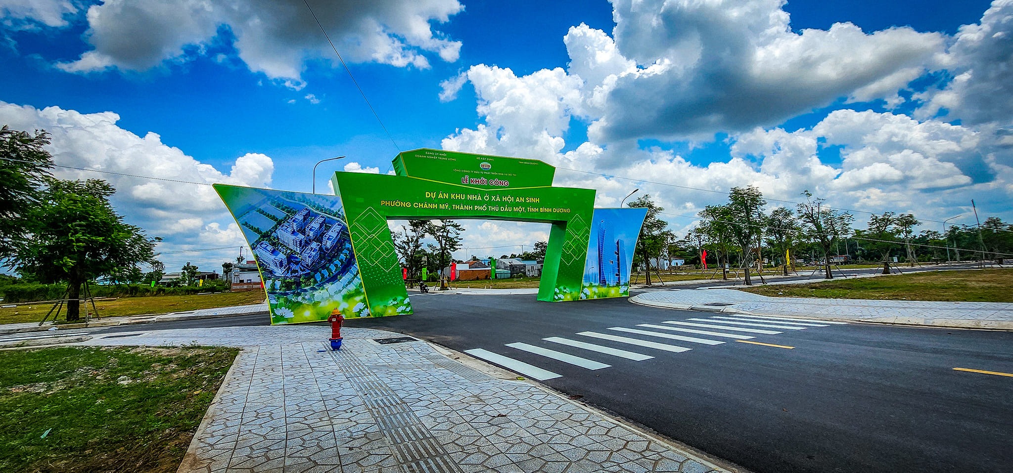 Thi Công Mặt Dựng, Cổng Chào — Không gian sau thi công