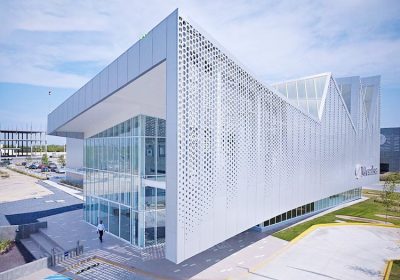 Thi Công Mặt Dựng Văn Phòng Tấm Nhôm Đục Lỗ | Giá Rẻ Tại Bình Dương