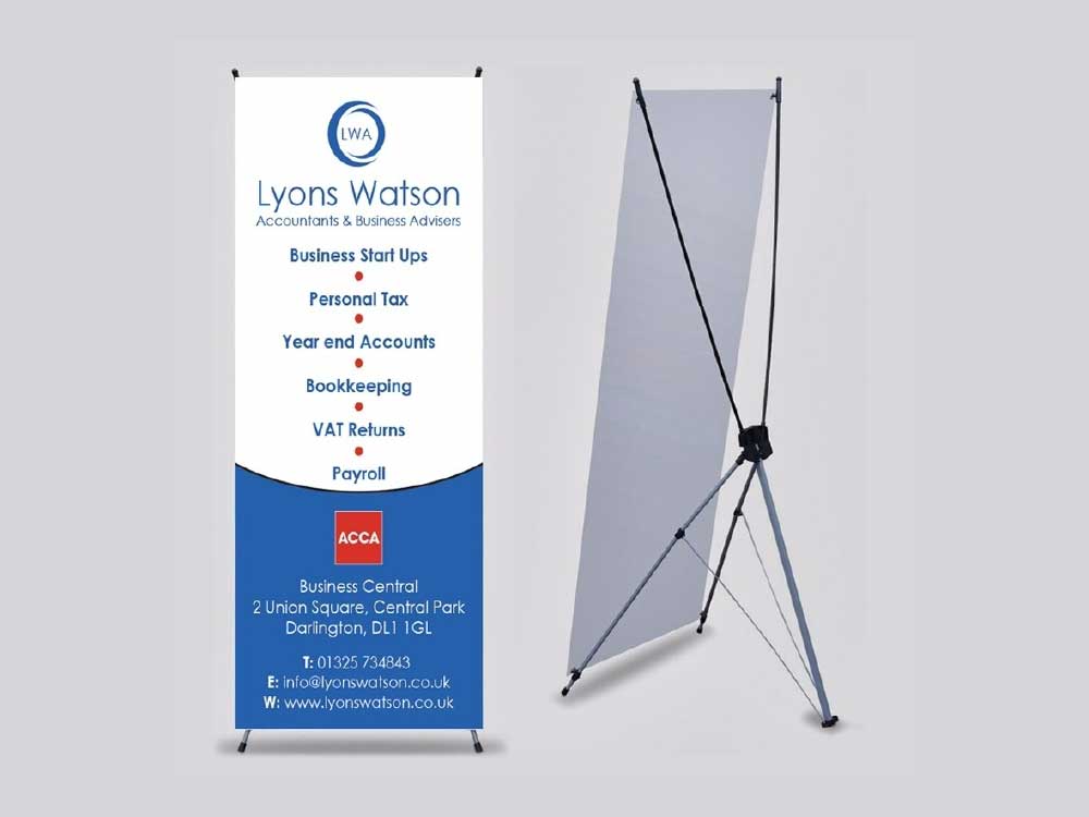 Standee Chân Chữ X